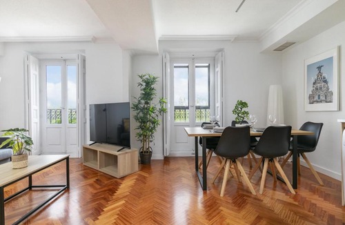 Recoletos Apartment | Piso luminoso con balcones frente Parque Retiro