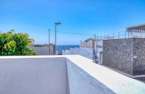 Puerto del Carmen Ski Chalet | Playa Chica Boutique Sea View Beach 3 min