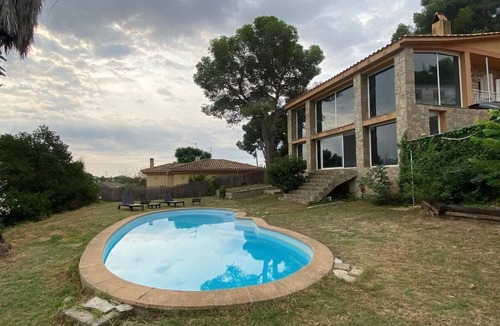 Costa Cunit House | Private pool and garden, near the beach, mountain hikes, Port Aventura.