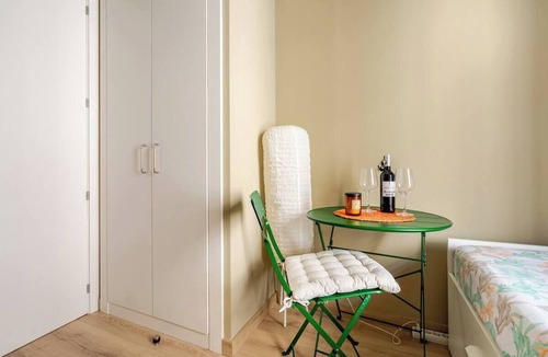 El Guinardo Bed & Breakfast | Private Room in a Shared Apartment with Air Conditioning and a Rooftop
