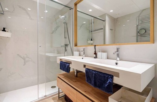 El Guinardo Bed & Breakfast | Private Room in a Shared Apartment with Air Conditioning and a Rooftop