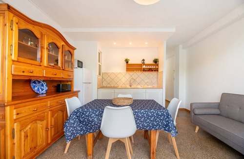 Es Pujols Apartment | "Pujols 16" Apartment with a Balcony and Air Conditioning