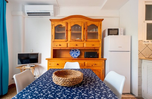 Es Pujols Apartment | "Pujols 16" Apartment with a Balcony and Air Conditioning