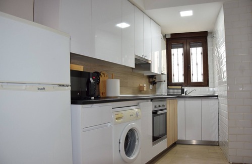 El Molar Apartment | Quiet and comfortable accommodation in El Molar, near the wineries/caves.