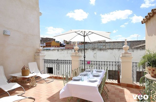 Feria Apartment | Quintana Terrace. 5 bedrooms, 3 bathrooms, terrace for up to 10.