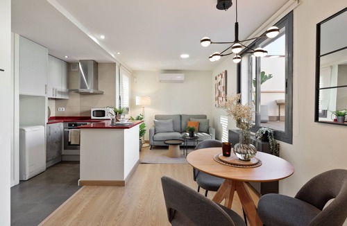 L'Antiga Esquerra de l'Eixample Apartment | Rambla Paris Attic Apartment