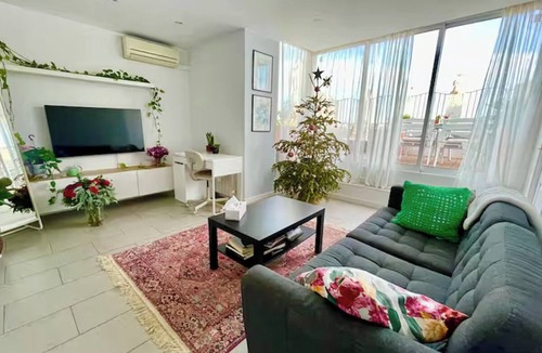 Esquerra de l'Eixample Apartment | Rare Huge Terrace | 3 Steps to Metro | Quiet Central Barcelona