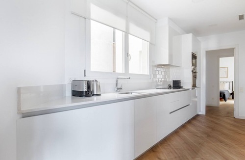 Eixample Apartment | Renovated La Dreta de l'Eixample 2BR, nr Pl. Catalunya, by Blueground