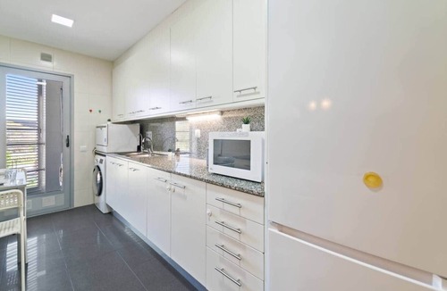 El Port Apartment | Room Carol FIRA GRAN VIA 2 - Suite with King Size Bed