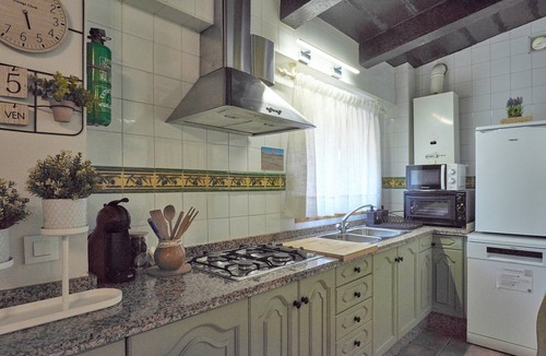 Hornachuelos House | Rural House El Refugio with Pool, Barbecue, Mountain Views & Wi-Fi in Natural Park