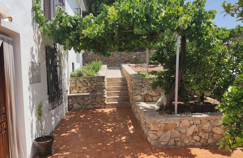 Iznajar Cottage | Rural house Las Canales surrounded by olive groves