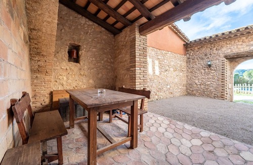 Torrelles de Foix House | Rural house 'Mas Colom-Can Cruset' with mountain views, private pool, and Wi-Fi