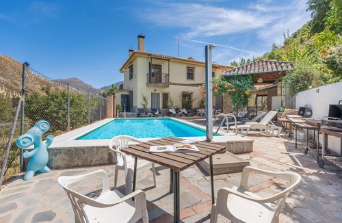 Barrio de la Vega House | Rural House 'Roque' with Mountain Views, Wi-Fi, and Air Conditioning