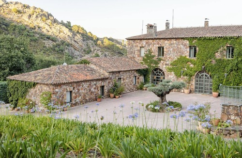 Hontanar Cottage | Rural House with a Pool in Cabañeros