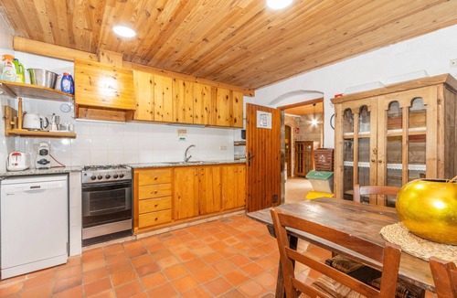 Gargalla House | Sant Grau 2 Apartment with Mountain Views, Shared Pool and Wi-Fi