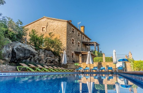 Gargalla House | Sant Grau 2 Apartment with Mountain Views, Shared Pool and Wi-Fi