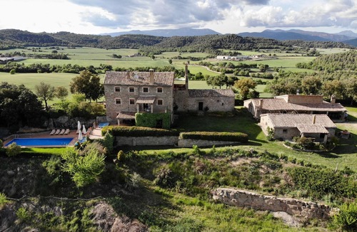 Gargalla House | Sant Grau 2 Apartment with Mountain Views, Shared Pool and Wi-Fi