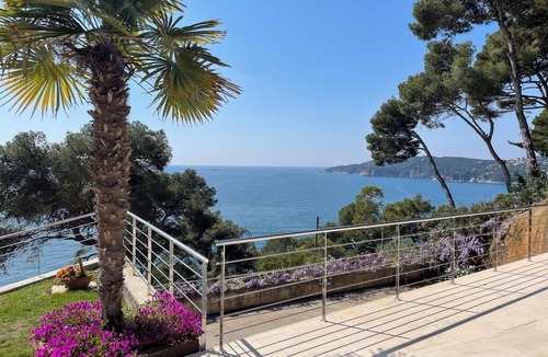 Llafranc Villa | Sea Views. 5 Min Walk to Beach. Pool