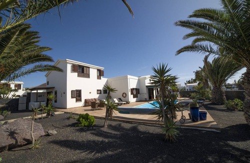 Montana Roja Villa | Sensational Playa Blanca Villa | 3 Bedrooms | Villa Myoga | Spacious
