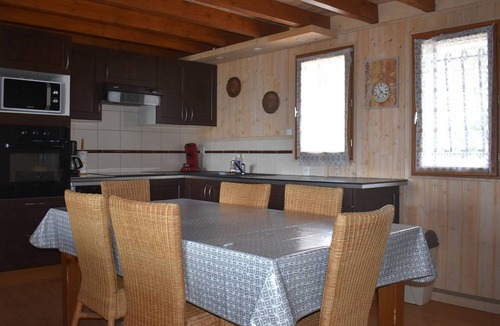 Font-Romeu-Odeillo-Via Ski Chalet | South-facing chalet in Font-Romeu, 3 bedrooms, with garden