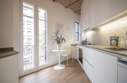 Sant Gervasi Apartment | Spacious 3-Bedroom Apartment in Uptown Barcelona