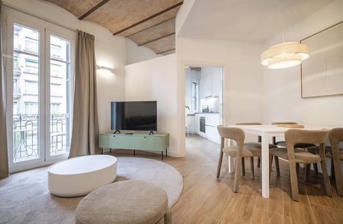 Sant Gervasi Apartment | Spacious 3-Bedroom Apartment in Uptown Barcelona