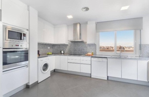 Eixample Apartment | Spacious 4-bedroom apartment in charming Barcelona with AC
