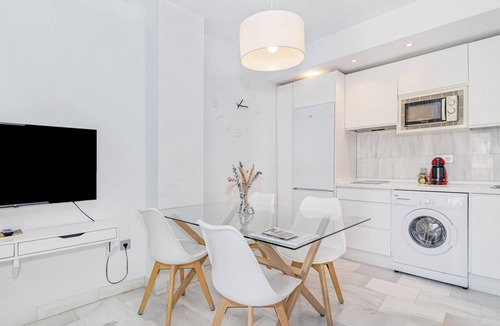 Centro - Sagrario Apartment | Spacious and modern Apartment with free parking in the heart of Granada 10