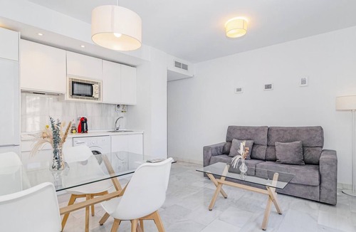 Centro - Sagrario Apartment | Spacious and modern Apartment with free parking in the heart of Granada 10