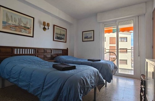 El Roc de Sant Gaieta Apartment | Spacious Apartment for 8 Near the Beach | Free Parking & WiFi
