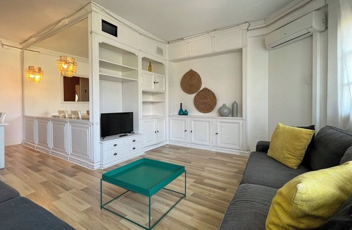 el Camp d'en Grassot i Gracia Nova Apartment | Spacious home with private balcony in Barcelona