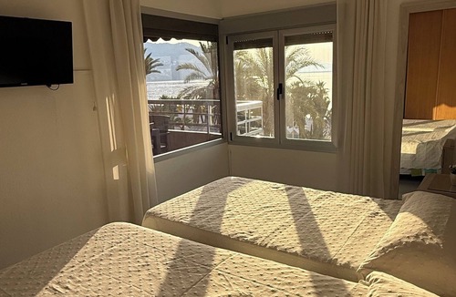 Velilla-Taramay Apartment | Spacious Luxurious Flat W/Beautiful Sea Views For 6 People WiFi Parking Bikes