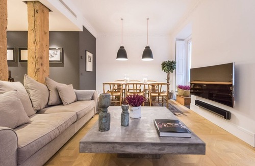 Chueca Apartment | Spectacular 3-Bed Apartment in Central Madrid