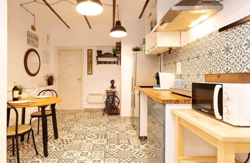 Sant Adria de Besos Apartment | Studio with patio 20' Barcelona Center/10' walk to the beach/15' Forum Bcn