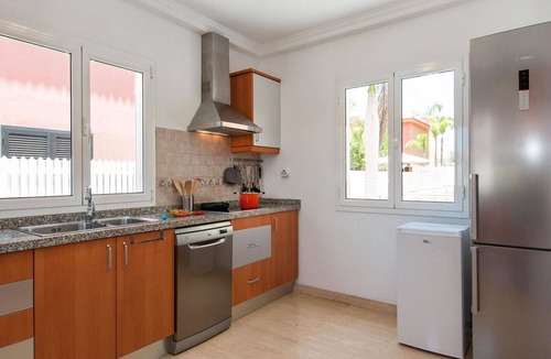 Sonnenland House | Stunning private villa for 8 guests with A/C, private pool, WIFI, TV, terrace and pets allowed