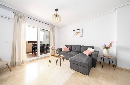 La Florida Apartment | Stylish apartment with sea view, 2 bathrooms & swimming pool