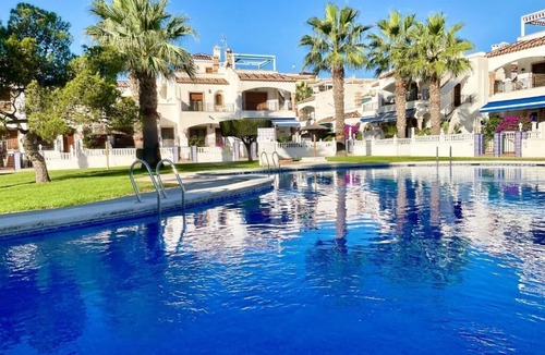 La Florida Apartment | Stylish apartment with sea view, 2 bathrooms & swimming pool
