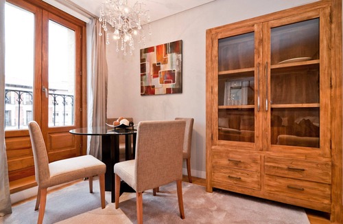 Goya Apartment | Stylish Flat Steps from Retiro
