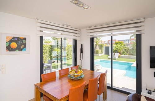 Torremendo Villa | Stylish Villa with Lake Views