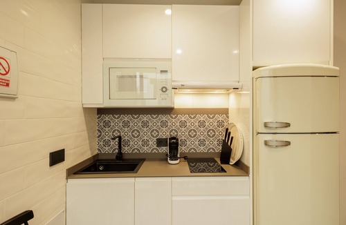 Encarnacion-Regina Apartment | Suite Balcón Magdalena: Private Terrace, Pool & Wi-Fi in Seville