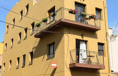 Sant Feliu de Guixols Apartment | Sweet Dreams. Luminous with balcony, centrally located, ideal for couples and families (2-4 pax).