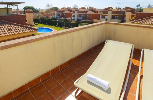 Cambrils Ski Chalet | Terraced House with Pool in Vilafortuny