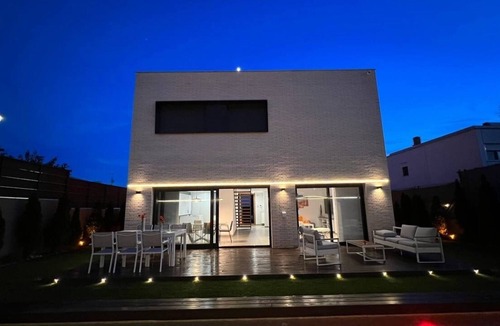 Montgat House | THE ORANGE HOUSE BARCELONA