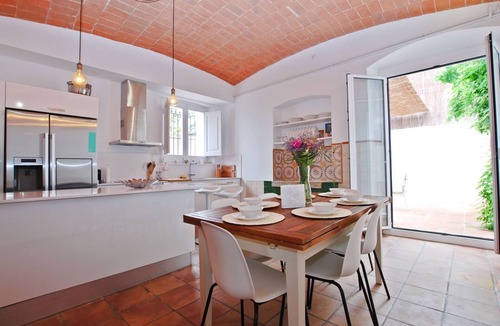 Vilassar de Mar Ski Chalet | The painter's home · Charming house w/terrace, sea views & 2 min beach