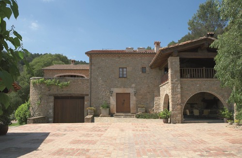 Camos Villa | Top-rated 1100m2 stone mansion, 12BR+12BA. Large pool/garden/gamesroom & views!