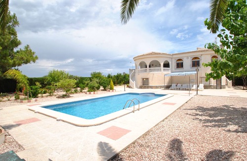 San Luis Villa | Torrevieja, air-conditioned ind. villa, 4 bedrooms, 1000 m2 plot, large private pool