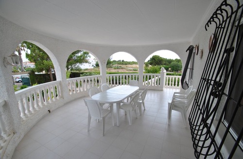 San Luis Villa | Torrevieja, air-conditioned ind. villa, 4 bedrooms, 1000 m2 plot, large private pool