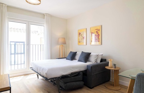 Perchel Sur Apartment | Urban Escape in Central Malaga by Stay Homy