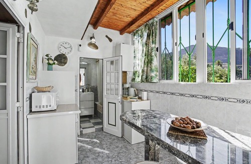 Santa Lucia House | Vacation Home 'La Casita De Aba' with Mountain View and Wi-Fi