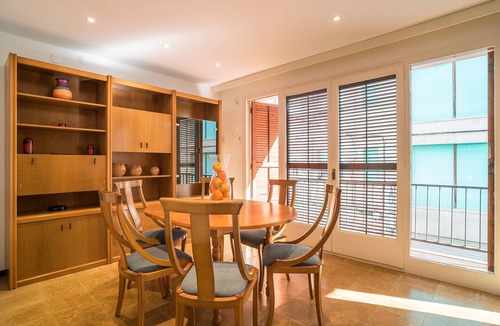 Canet de Mar Apartment | Vacation Apartment "Playa de Canet 1" with Balcony and Wi-Fi